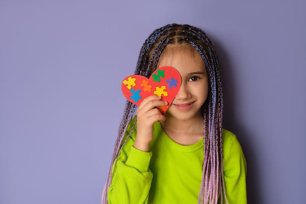 02/04 - Dia Mundial de Conscientização do Autismo - Inclusão e ensino: desafio para famílias e escola.