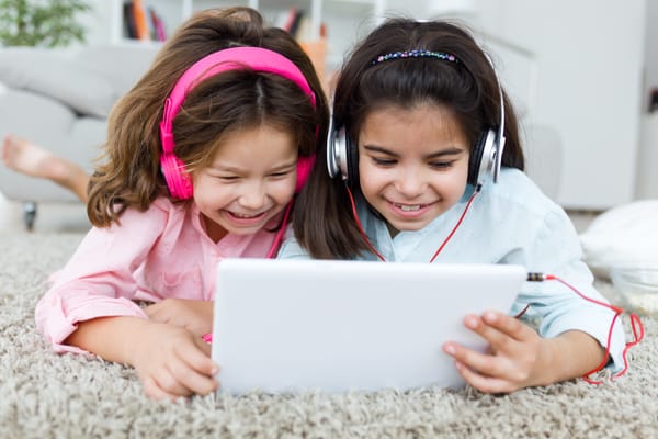 Você sabia que existe conteúdo seguro, educativo e divertido para as crianças na internet?