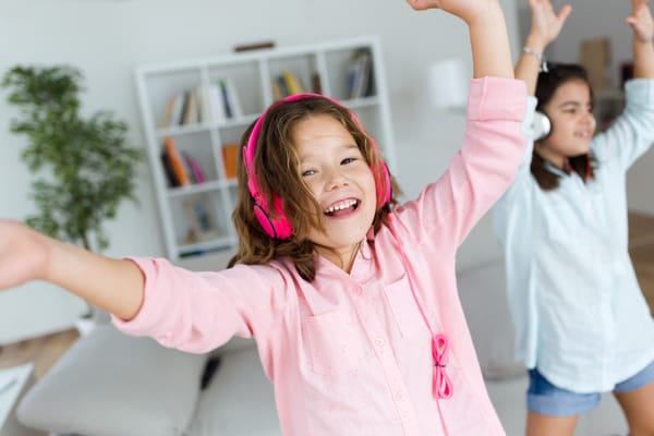 Ritmo e calmaria: como a música ajuda o seu filho a lidar com as emoções